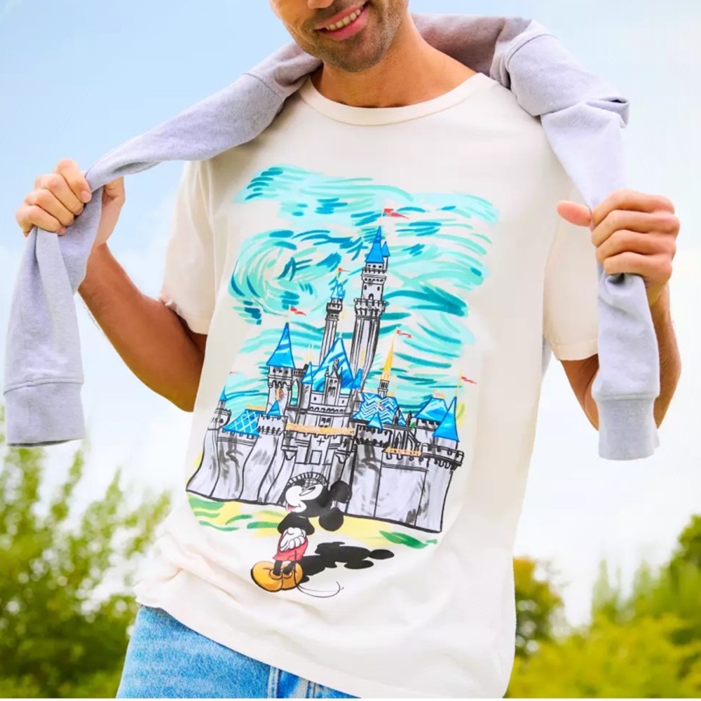 Disney Mickey Mouse & Sleeping Beauty Castle Unisex T-Shirt Medium NWT - Picture 10 of 10
